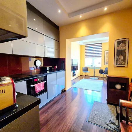 Krakowskie Przedmiescie 57 Warszawa, Near Old Town *