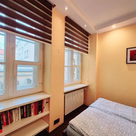 Krakowskie Przedmiescie 57 Warszawa, Near Old Town アパート