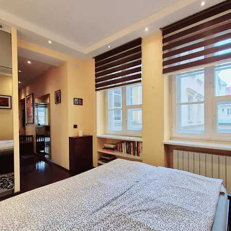 Krakowskie Przedmiescie 57 Warszawa, Near Old Town *